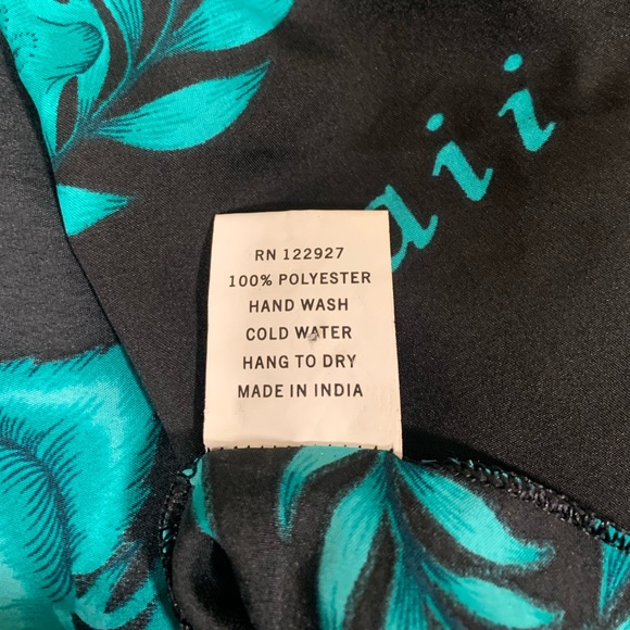 Unity Trading Hawaii Sarong - Picture 4 of 4